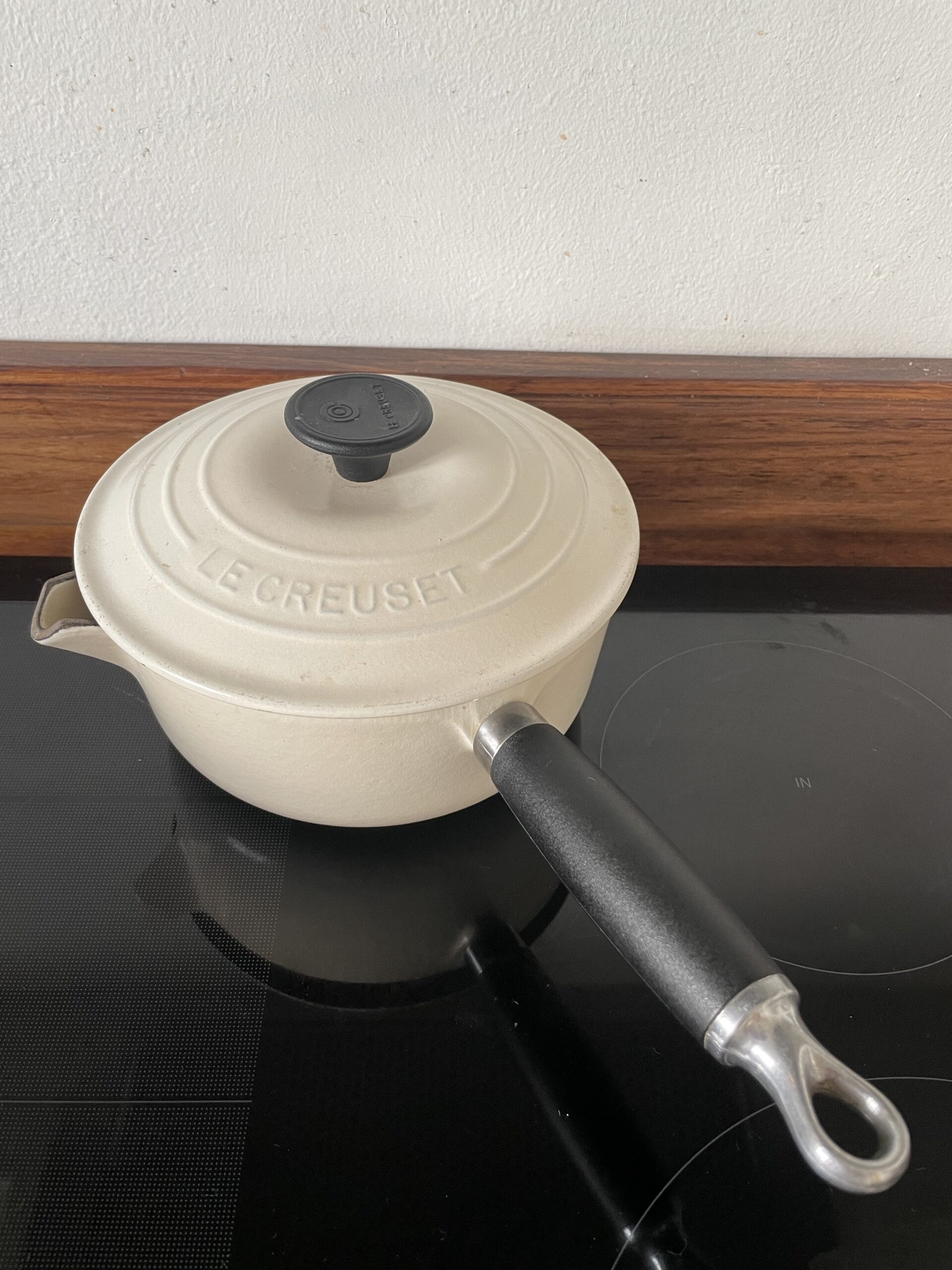 emaljerad gjutjärnskastrull